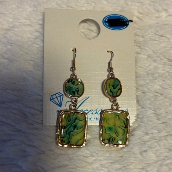 Hypoallergenic Gold and Green artsy dangling earrings - NEW - Picture 3 of 3